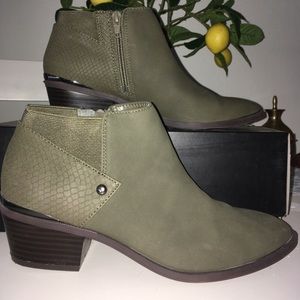 Vera Wang Ankle Boots